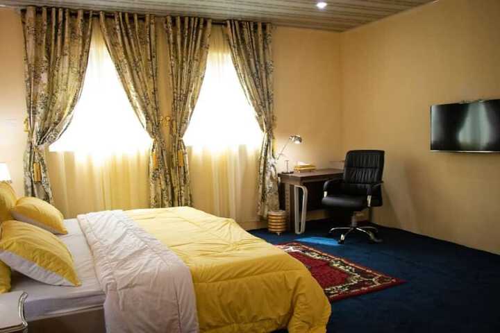 Room 5 of 18