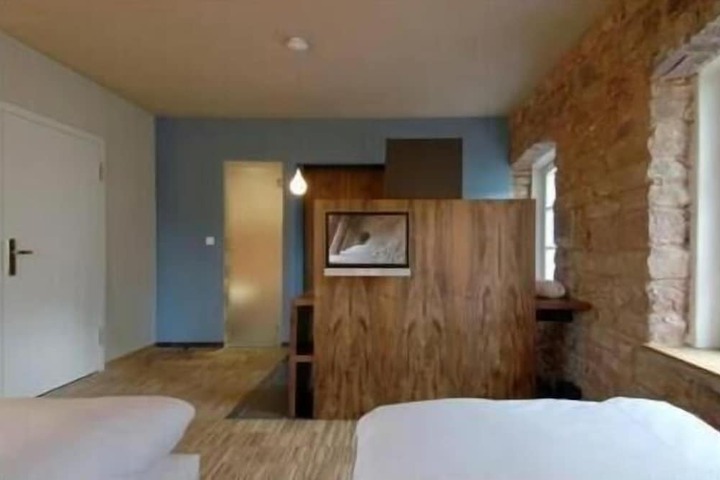 Room 4 of 58