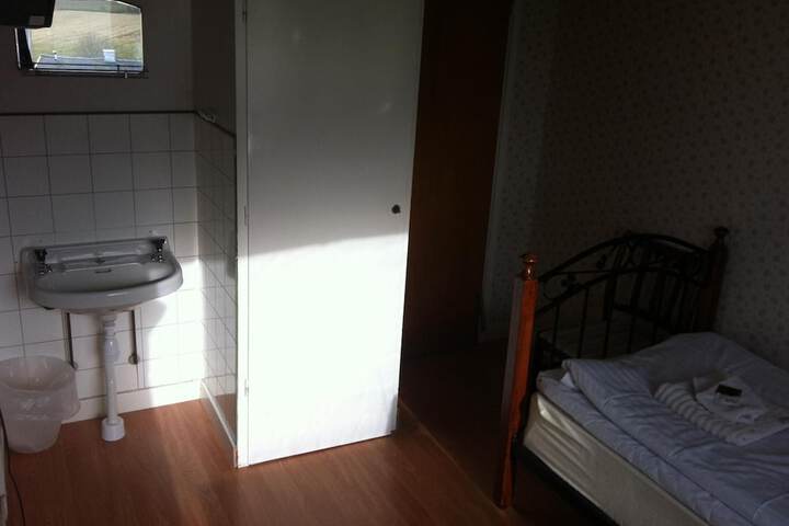 Room 13 of 63
