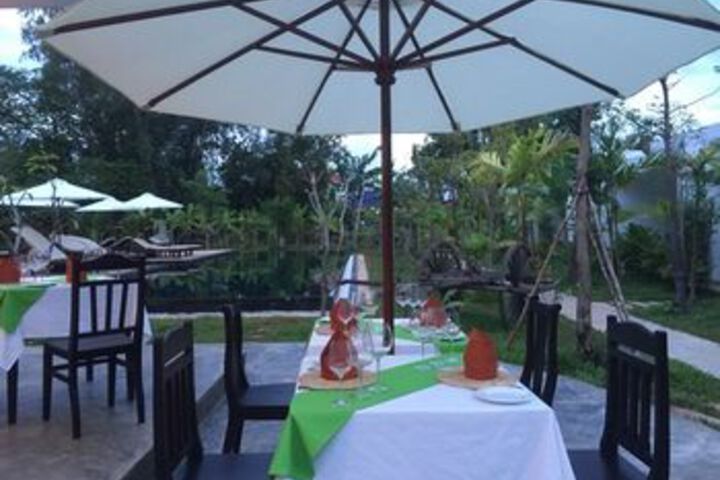 Dining 44 of 48