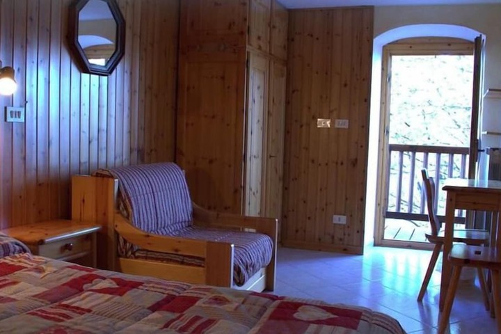 Room 8 of 8