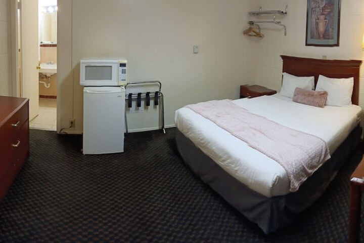 Room 9 of 20
