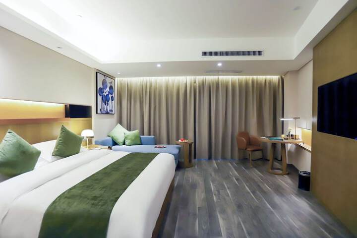 Room 16 of 38