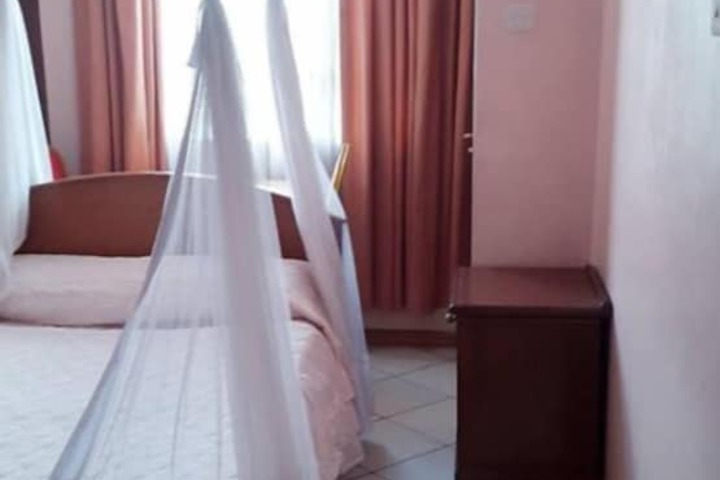 Room 4 of 10