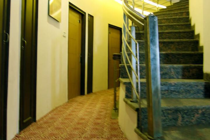 Ballroom/Hall 44 of 76