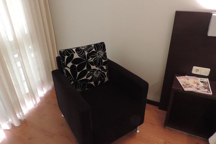 Room 4 of 42