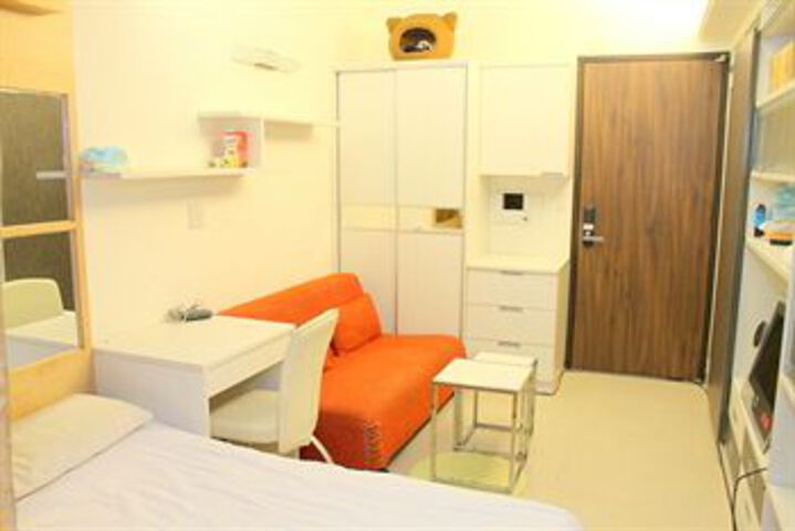 Room 7 of 14