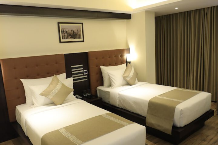 Room 4 of 6