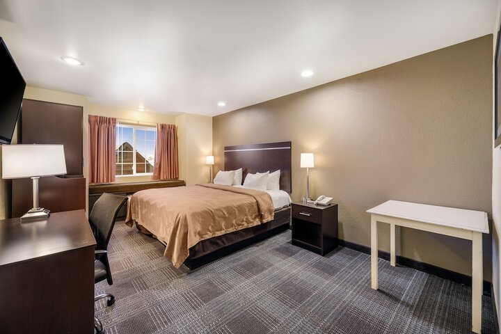 Room 4 of 40