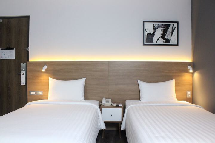 Room 8 of 37