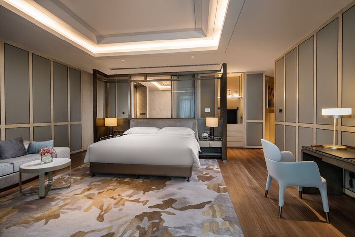 Room 18 of 110