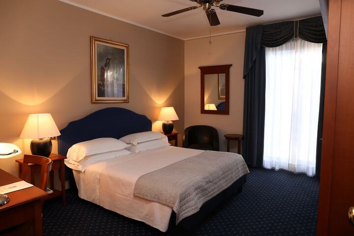 Room 4 of 34