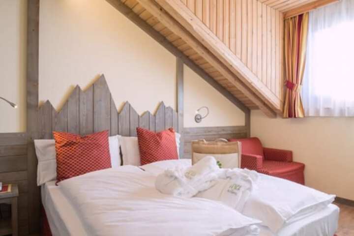 Room 3 of 32