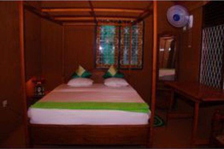 Vista Rooms Sunanda Road 2