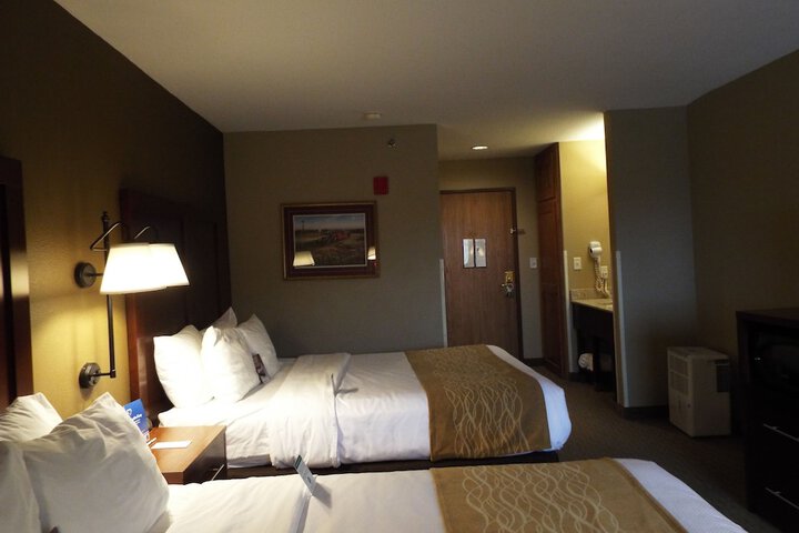 1 Queen Bed Accessible Room (4 of 8)