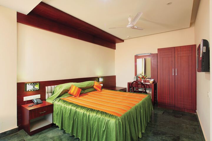 Room 7 of 18