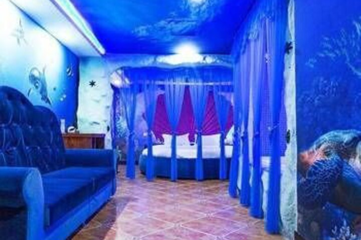 Room 3 of 8
