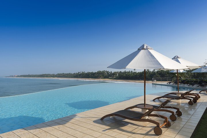 Hotel Pool