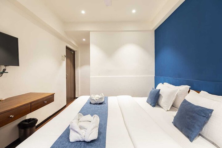 Room 9 of 25