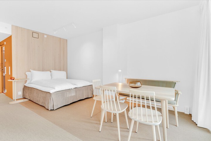 Room 4 of 86