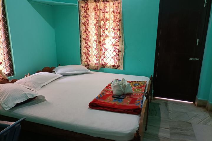 Room 8 of 14