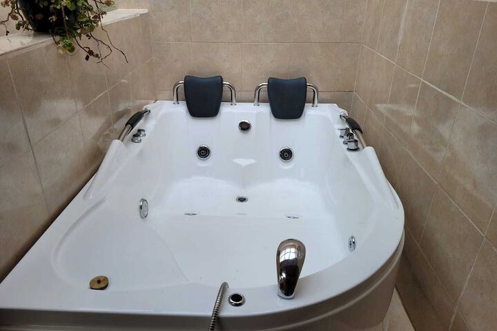 Hot Tub 33 of 79