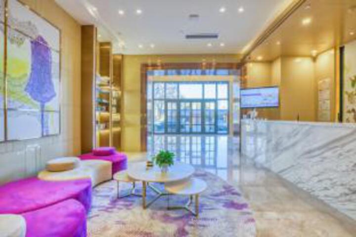 Lavande Hotel (Wulanhot Wuyi Square)