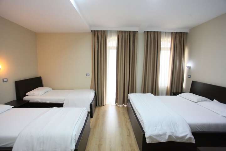 Room 8 of 28
