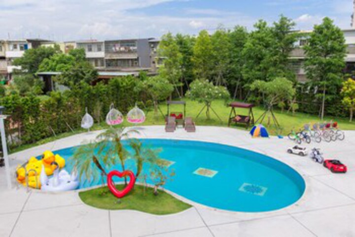 Pool 76 of 122