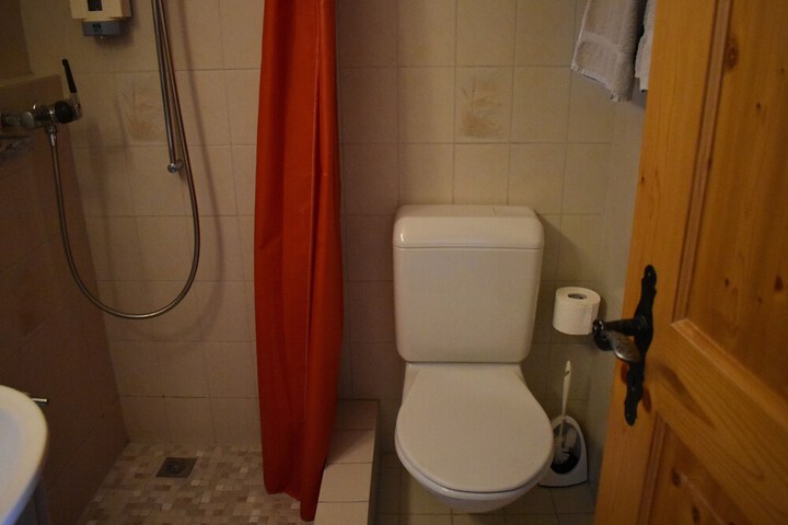 Room 17 of 40