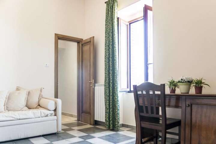 Room 4 of 52