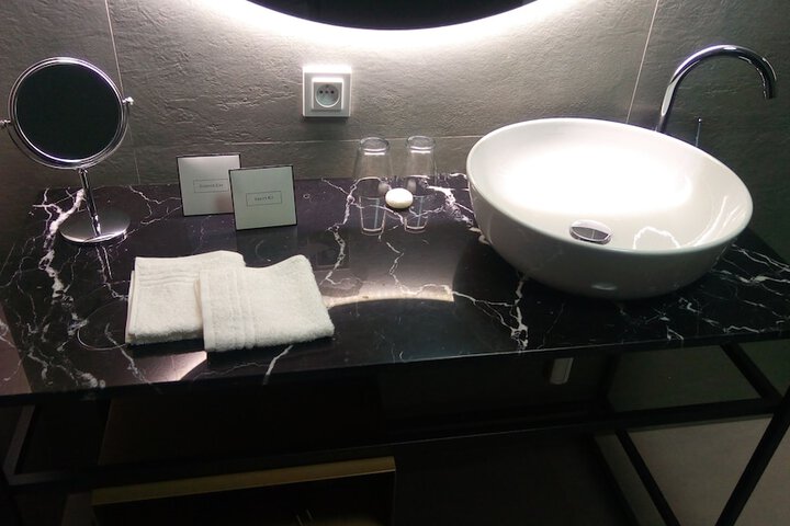 Room 80 of 82