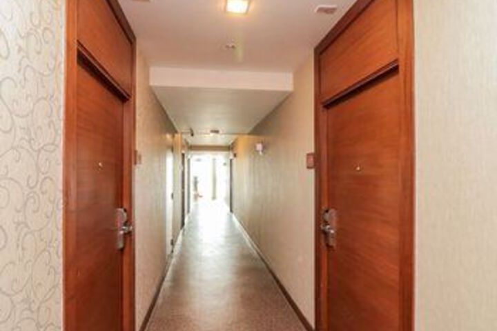 Ballroom/Hall 56 of 76
