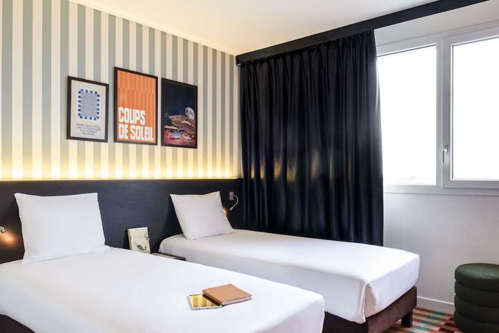 Room 15 of 52