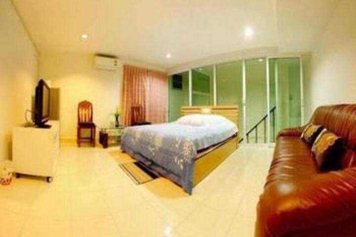 Room 9 of 29
