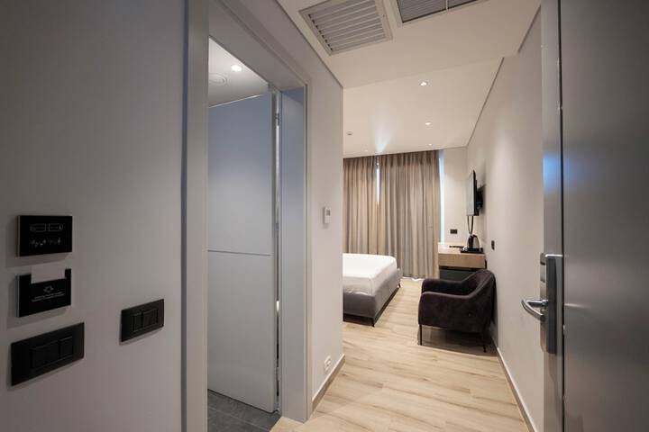 Room 8 of 112