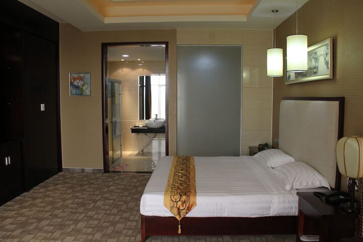 Room 17 of 48