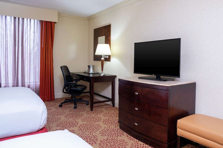 2 Queen Beds (7 of 13)