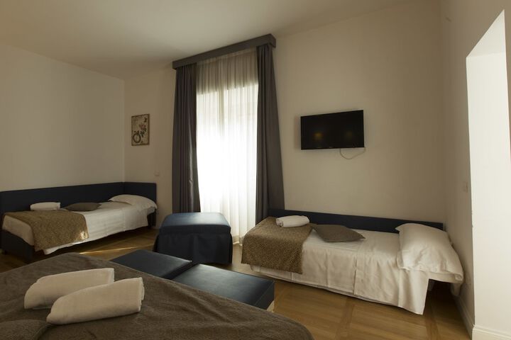 Room 25 of 169