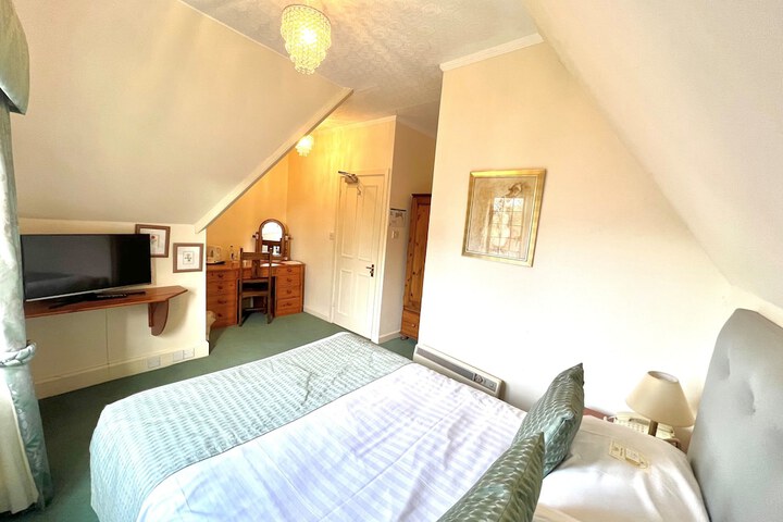Room 10 of 38