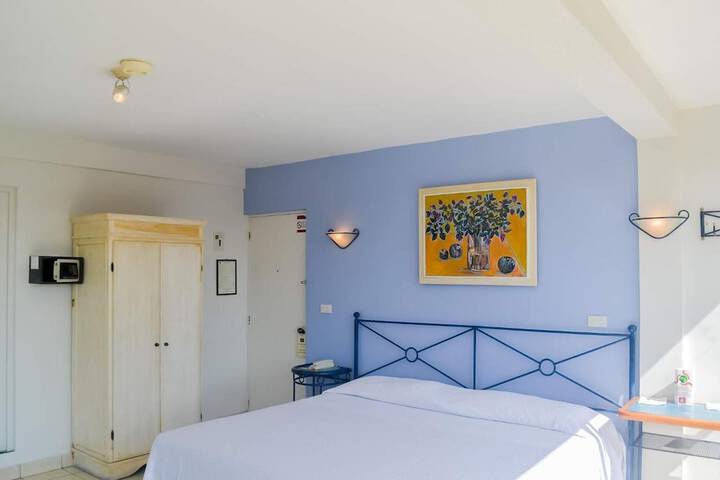 Room 14 of 33