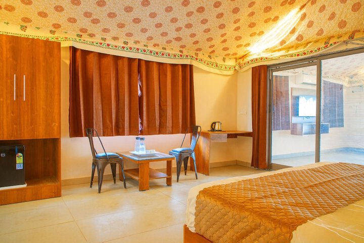 Room 4 of 48