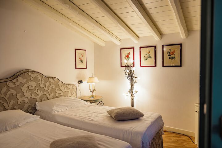 Room 27 of 87