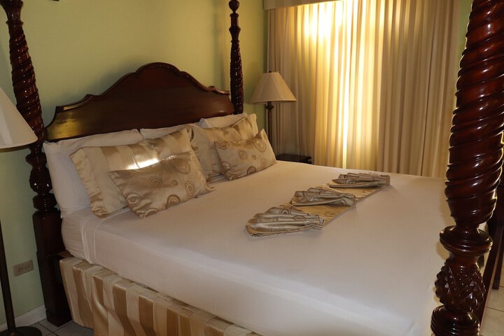 Room 6 of 89