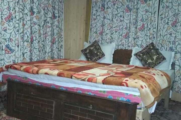 Room 5 of 23
