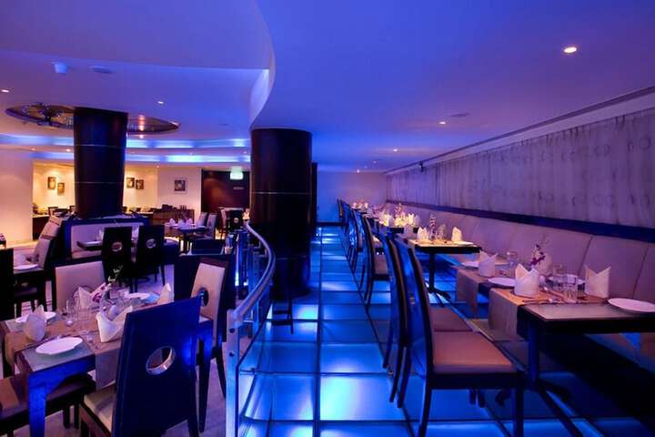 Lounge 65 of 76