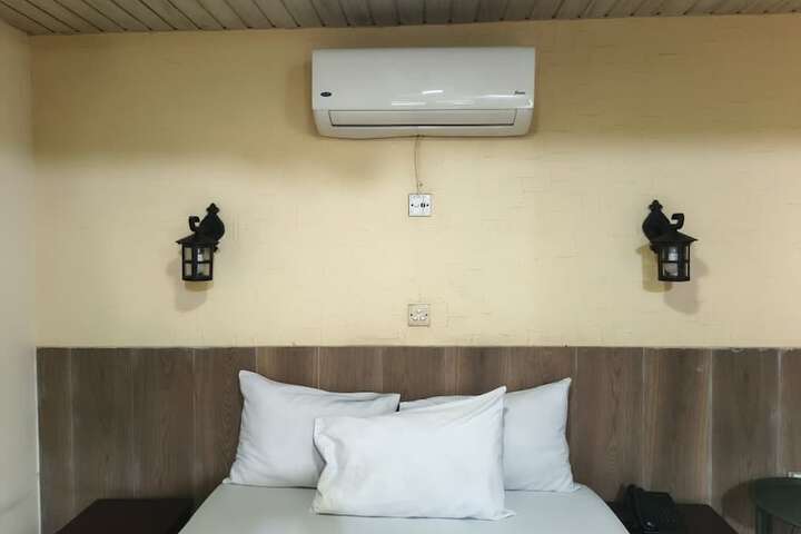 Room 29 of 64