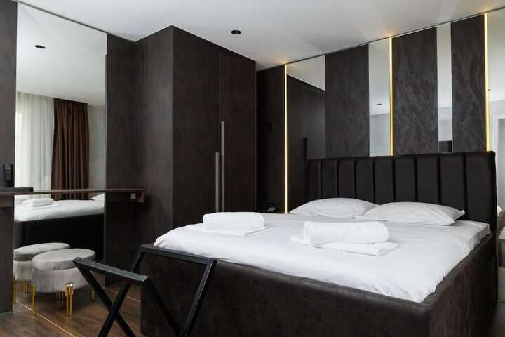 Room 13 of 36