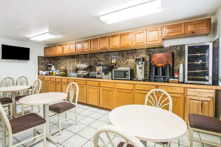 Breakfast/Coffee Service 108 of 119