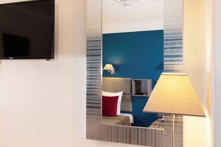 Room 3 of 73